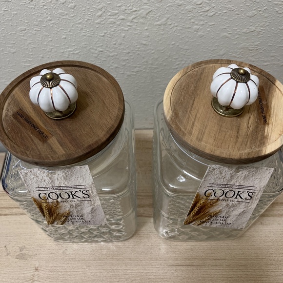Glass Jars with Acacia lids - Picture 2 of 13